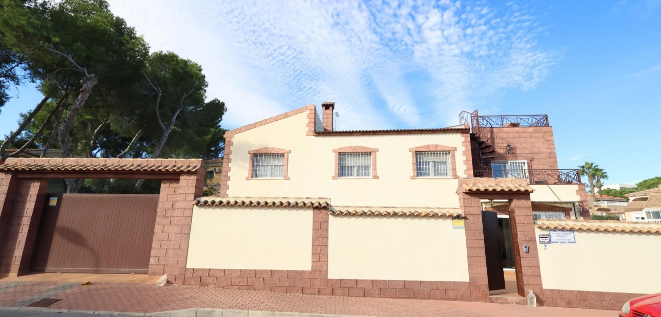 Sale - Villa -
Torrevieja - Los Balcones - Los Altos del Edén