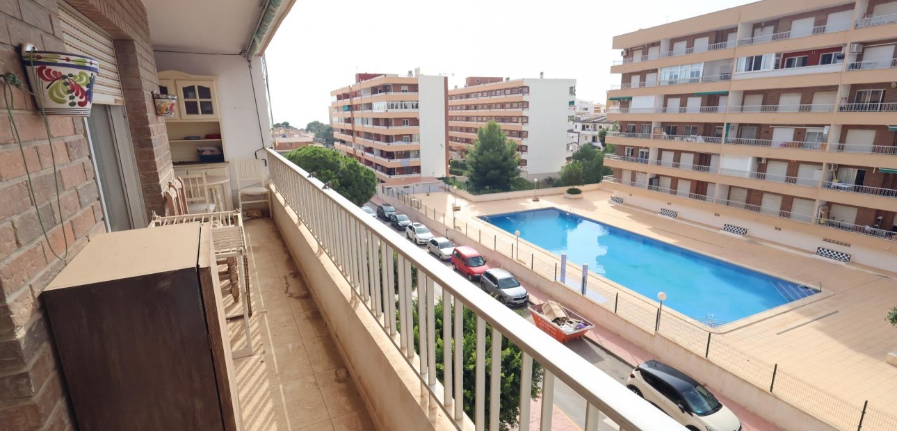 Sale - Apartment / flat -
Torrevieja - Punta prima