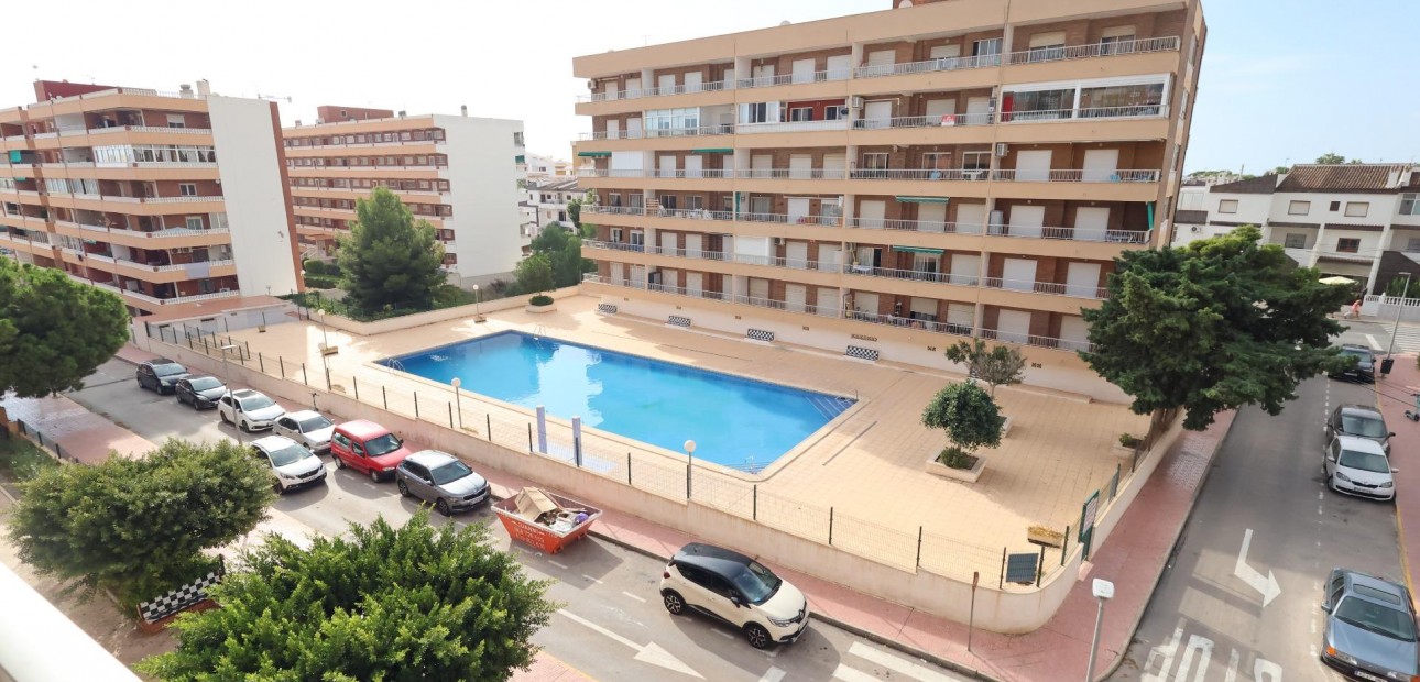 Sale - Apartment / flat -
Torrevieja - Punta prima