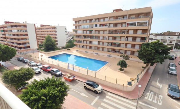 Sale - Apartment / flat -
Torrevieja - Punta prima