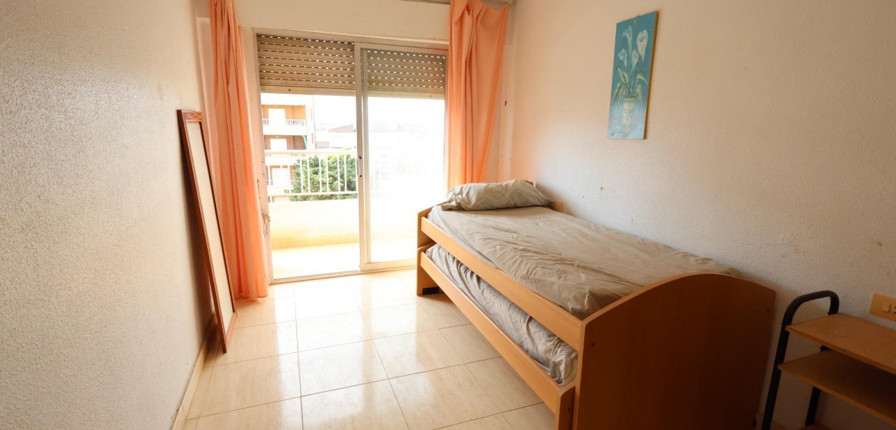 Sale - Apartment / flat -
Torrevieja - Punta prima