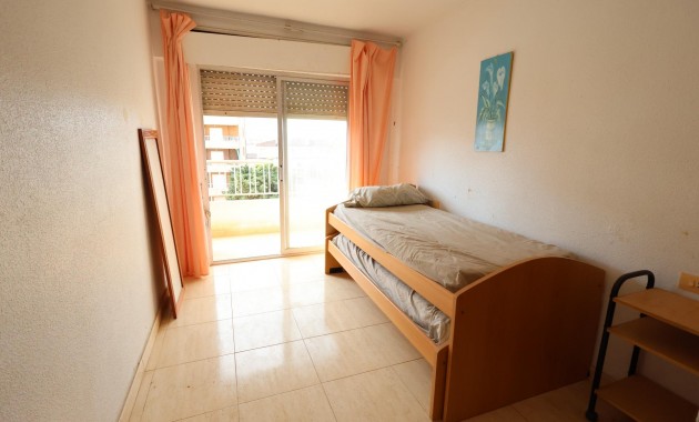 Sale - Apartment / flat -
Torrevieja - Punta prima