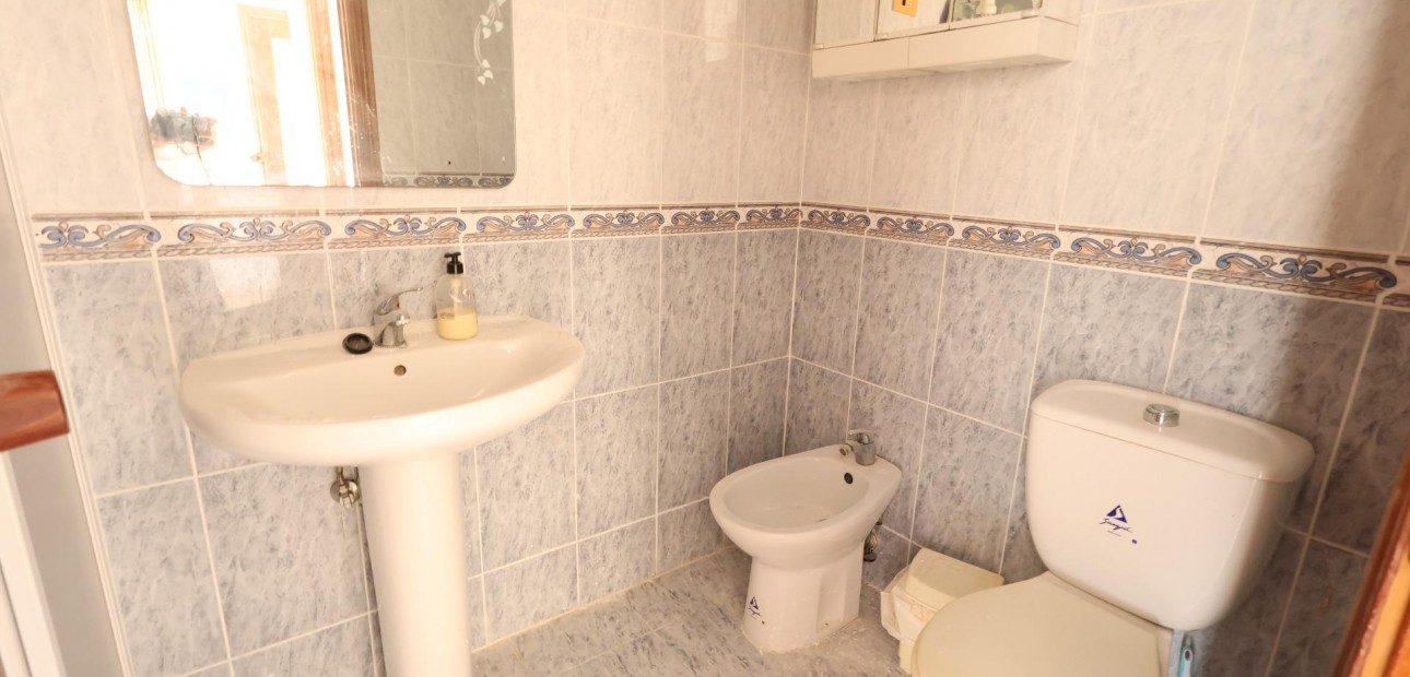 Sale - Apartment / flat -
Torrevieja - Punta prima