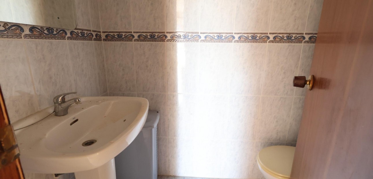 Sale - Apartment / flat -
Torrevieja - Punta prima