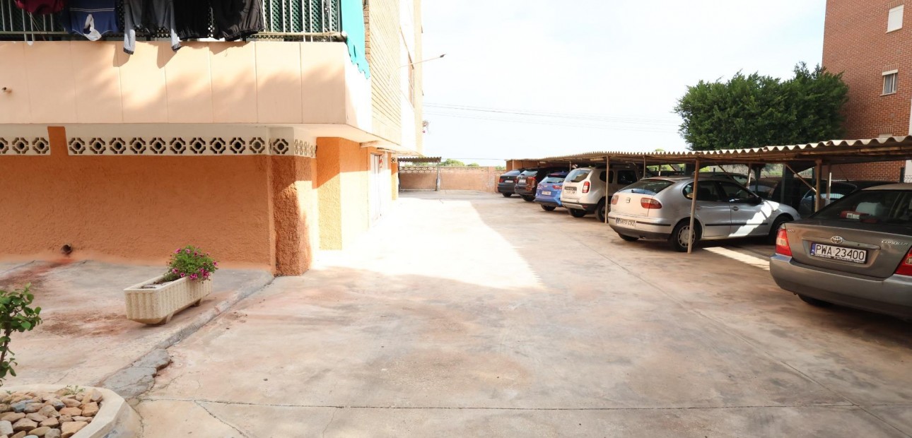 Sale - Apartment / flat -
Torrevieja - Punta prima