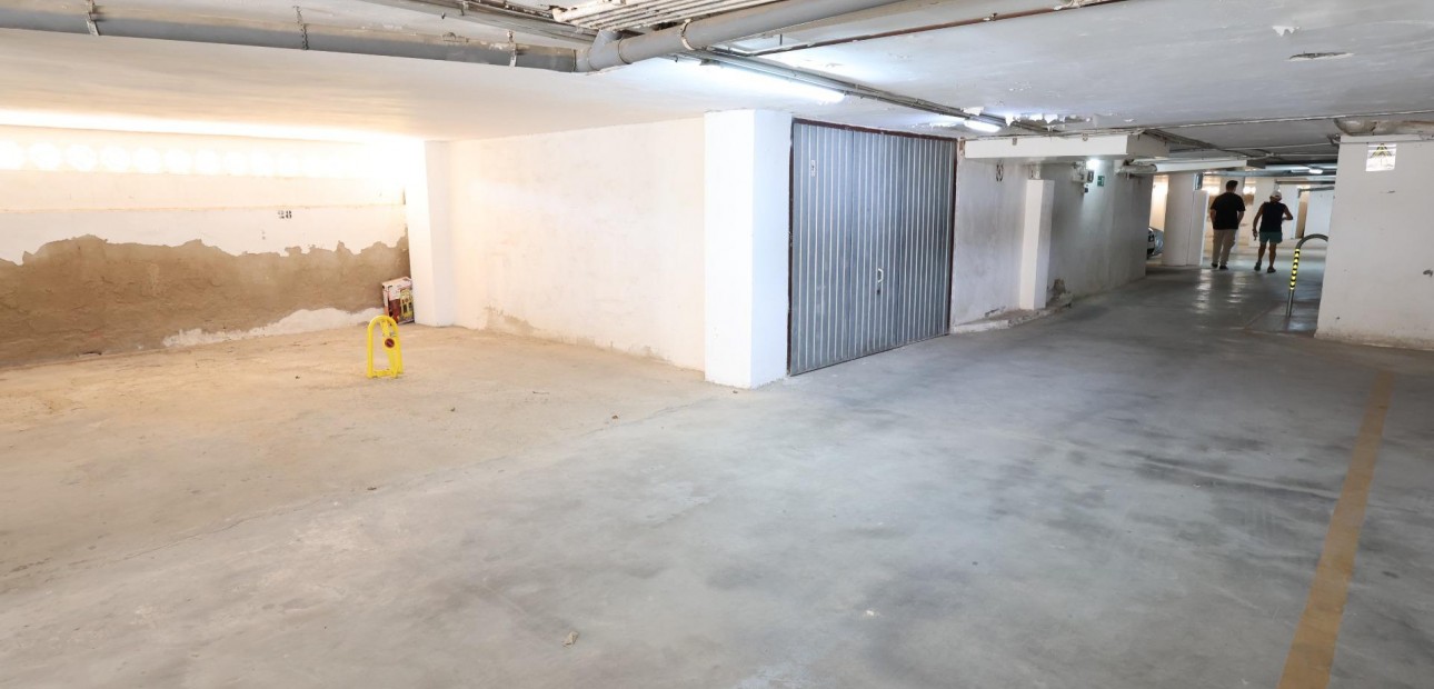 Sale - Apartment / flat -
Torrevieja - Punta prima