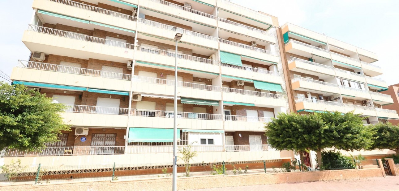 Sale - Apartment / flat -
Torrevieja - Punta prima