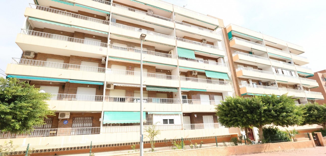 Sale - Apartment / flat -
Torrevieja - Punta prima