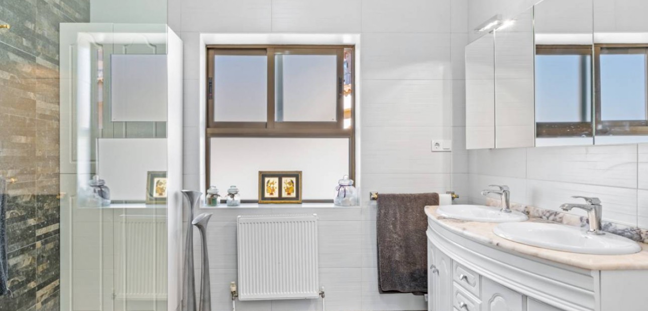 Sale - Villa -
Ciudad Quesada