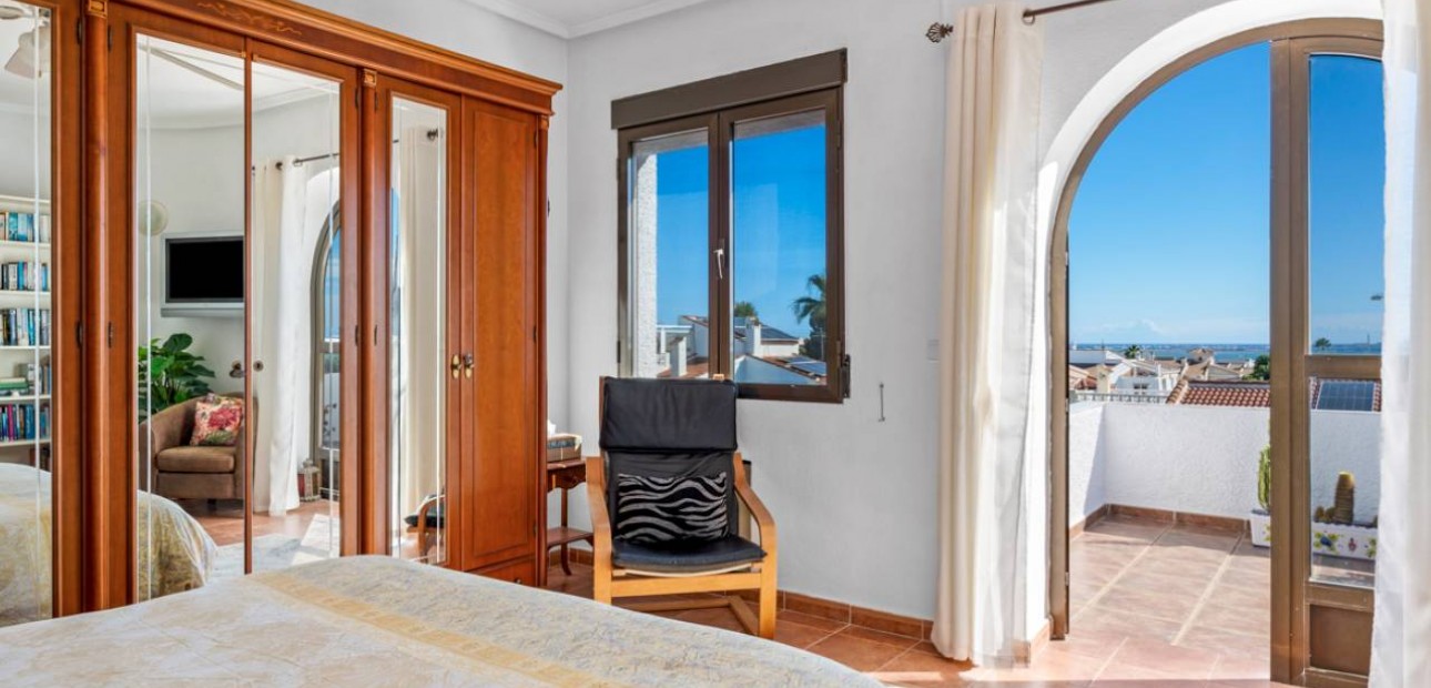 Sale - Villa -
Ciudad Quesada