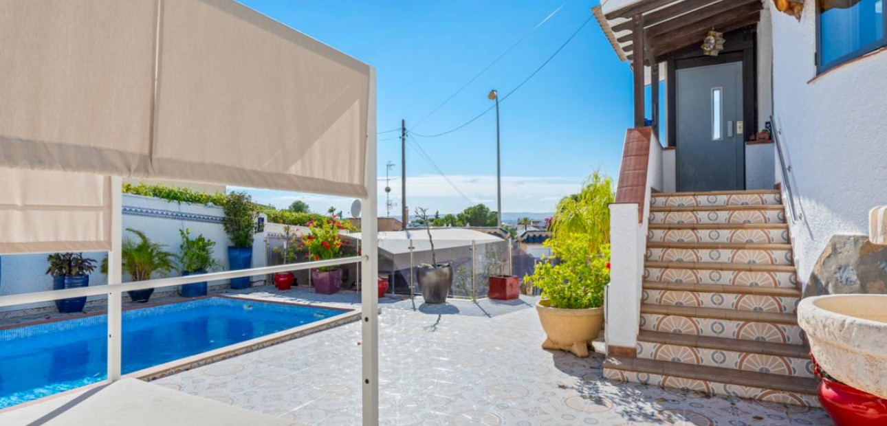 Sale - Villa -
Ciudad Quesada