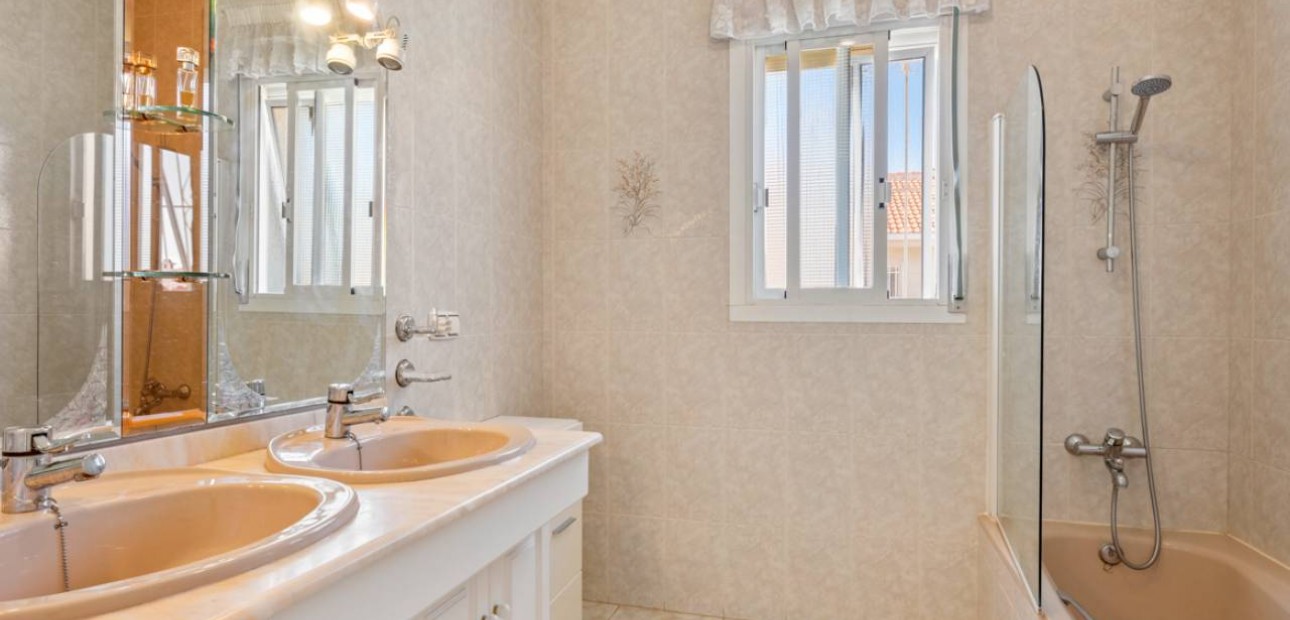 Herverkoop - Villa -
Ciudad Quesada