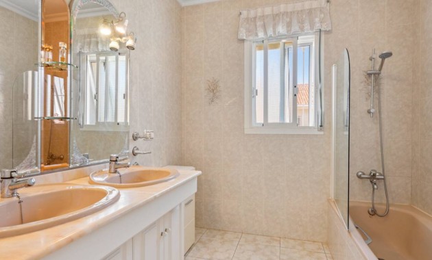 Herverkoop - Villa -
Ciudad Quesada