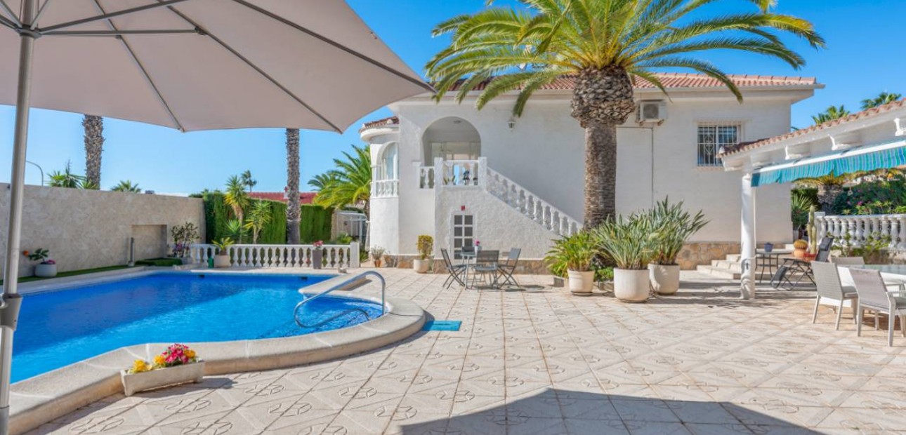 Herverkoop - Villa -
Ciudad Quesada