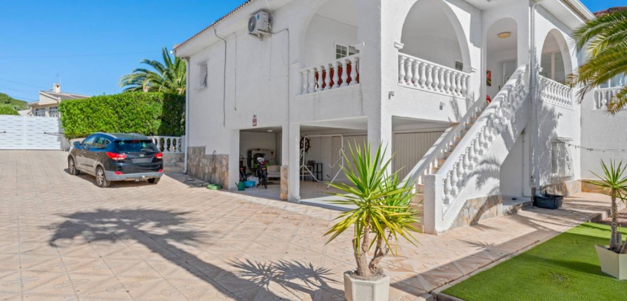 Herverkoop - Villa -
Ciudad Quesada