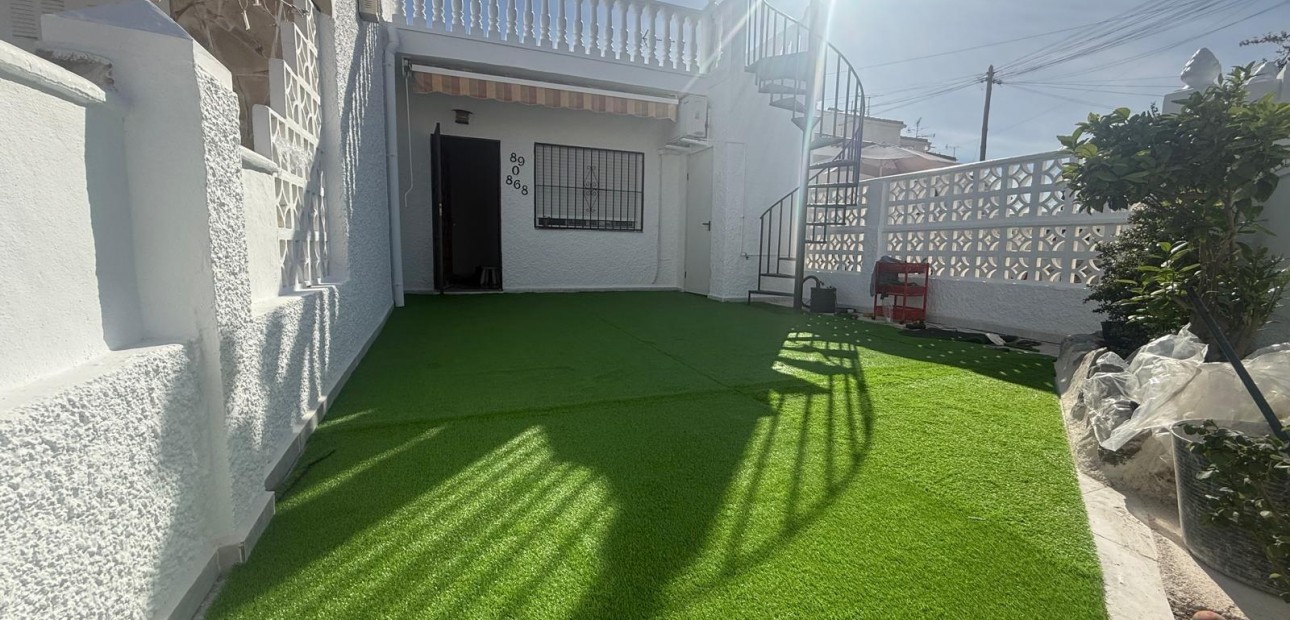 Sale - Bungalow -
Torrevieja - Torretas