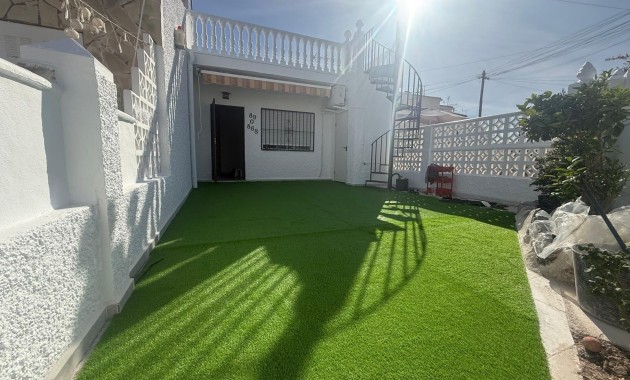 Sale - Bungalow -
Torrevieja - Torretas
