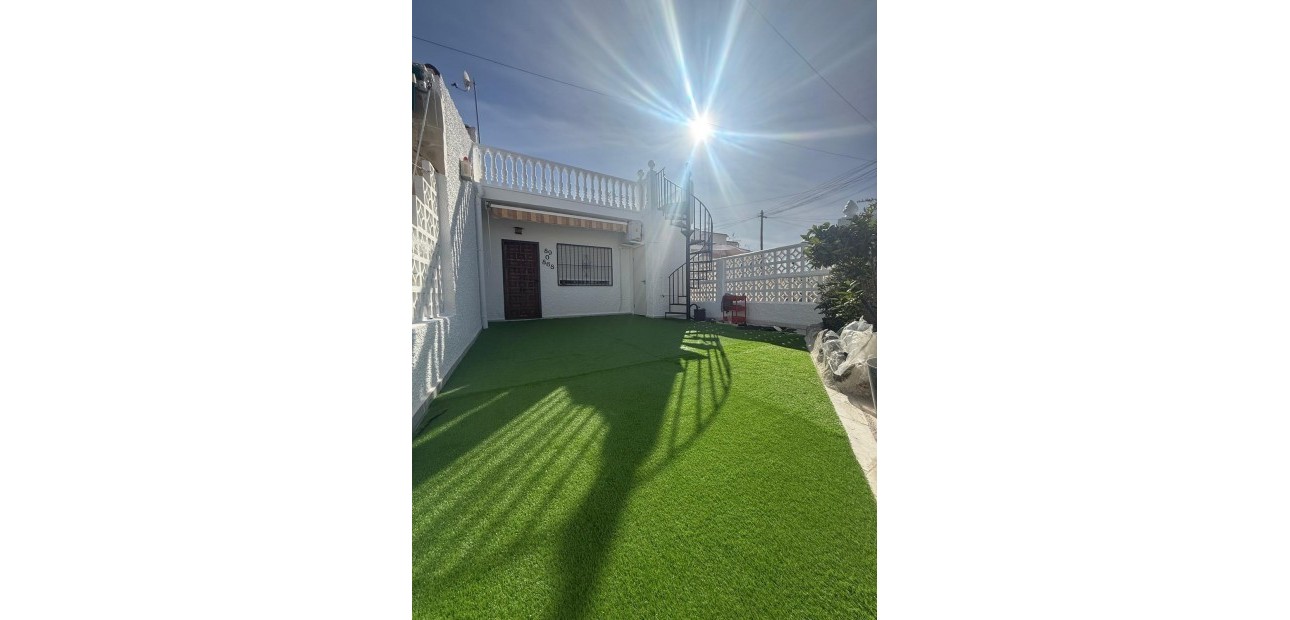 Sale - Bungalow -
Torrevieja - Torretas