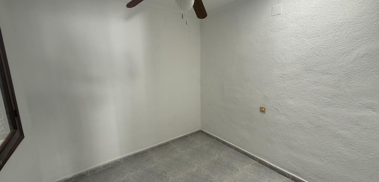 Sale - Bungalow -
Torrevieja - Torretas