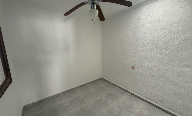 Sale - Bungalow -
Torrevieja - Torretas