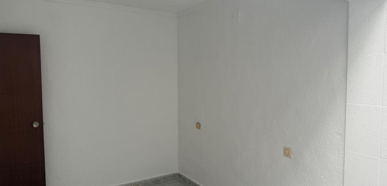 Sale - Bungalow -
Torrevieja - Torretas