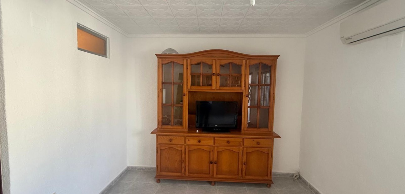 Sale - Bungalow -
Torrevieja - Torretas