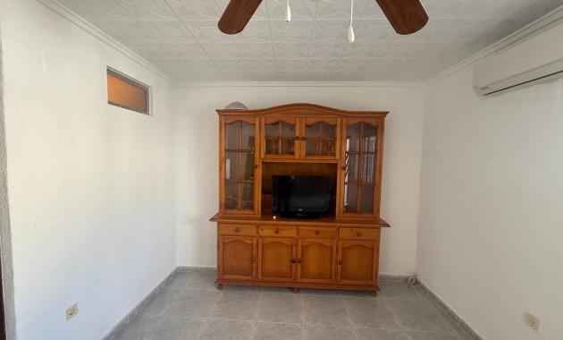 Sale - Bungalow -
Torrevieja - Torretas