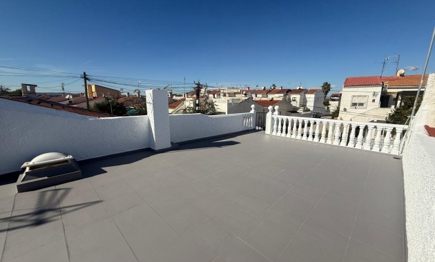 Sale - Bungalow -
Torrevieja - Torretas