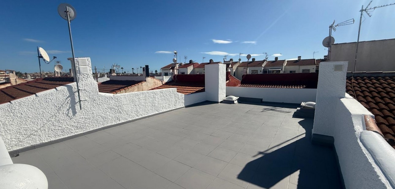 Sale - Bungalow -
Torrevieja - Torretas