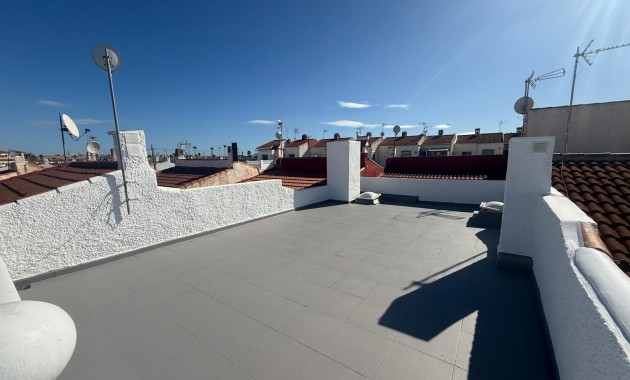 Sale - Bungalow -
Torrevieja - Torretas