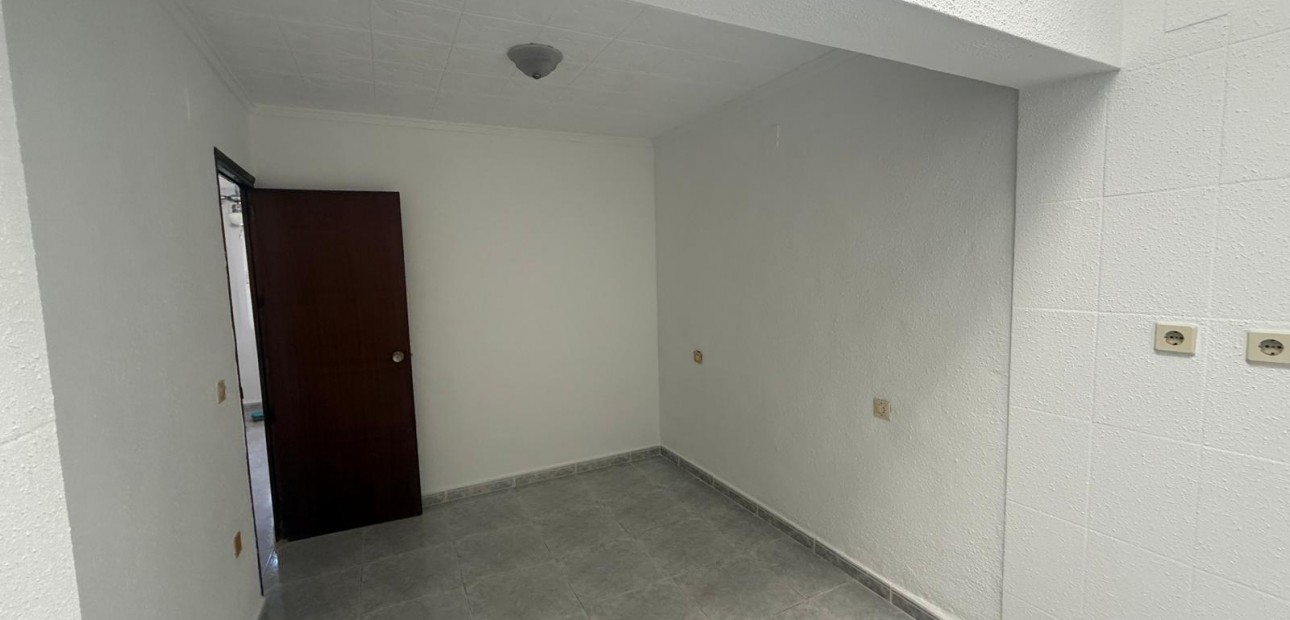 Sale - Bungalow -
Torrevieja - Torretas