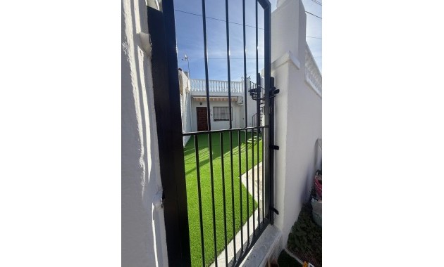 Sale - Bungalow -
Torrevieja - Torretas