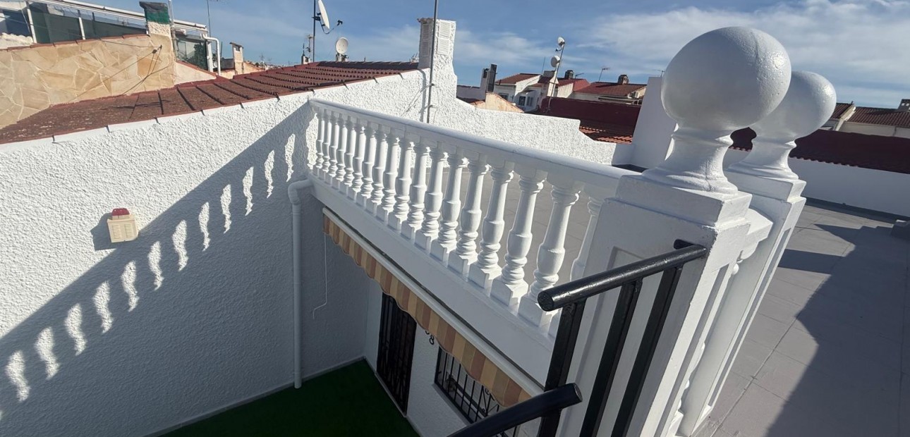 Sale - Bungalow -
Torrevieja - Torretas