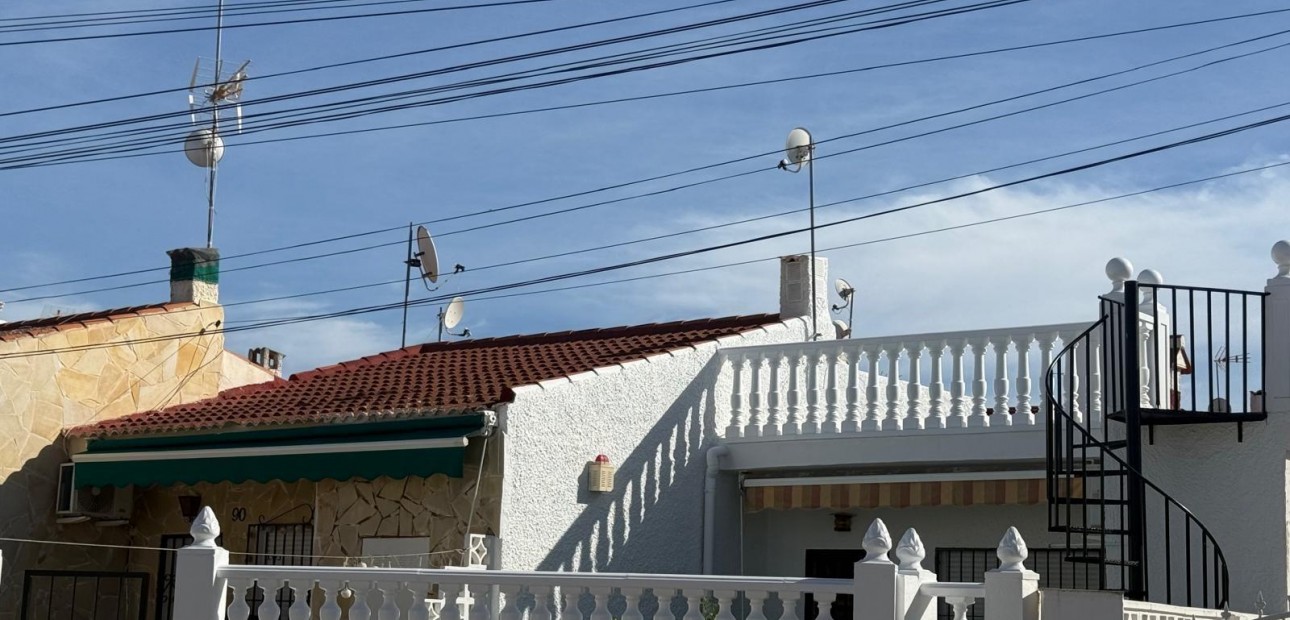 Sale - Bungalow -
Torrevieja - Torretas