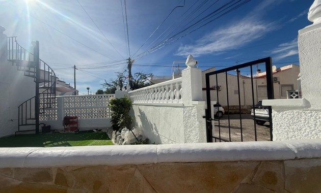 Sale - Bungalow -
Torrevieja - Torretas