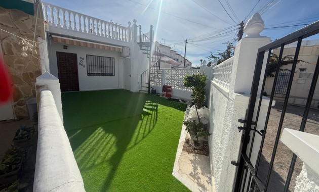 Sale - Bungalow -
Torrevieja - Torretas