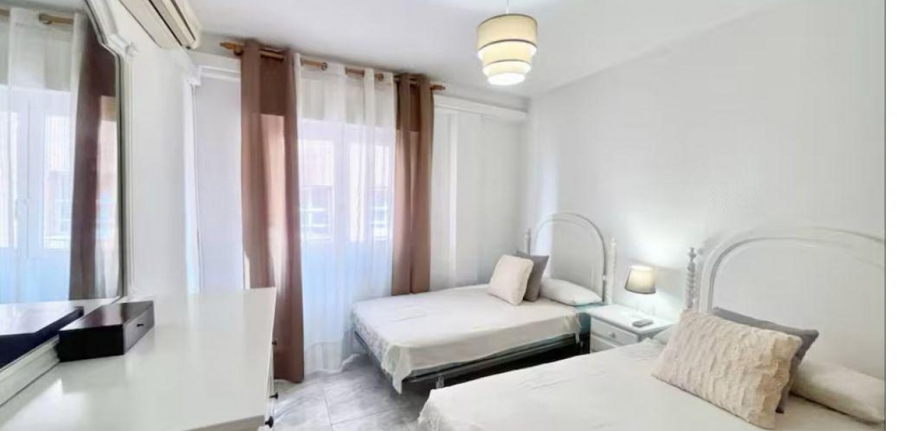 Sale - Apartment / flat -
Benidorm - Levante