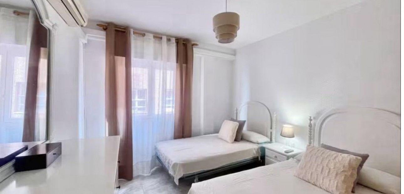 Sale - Apartment / flat -
Benidorm - Levante