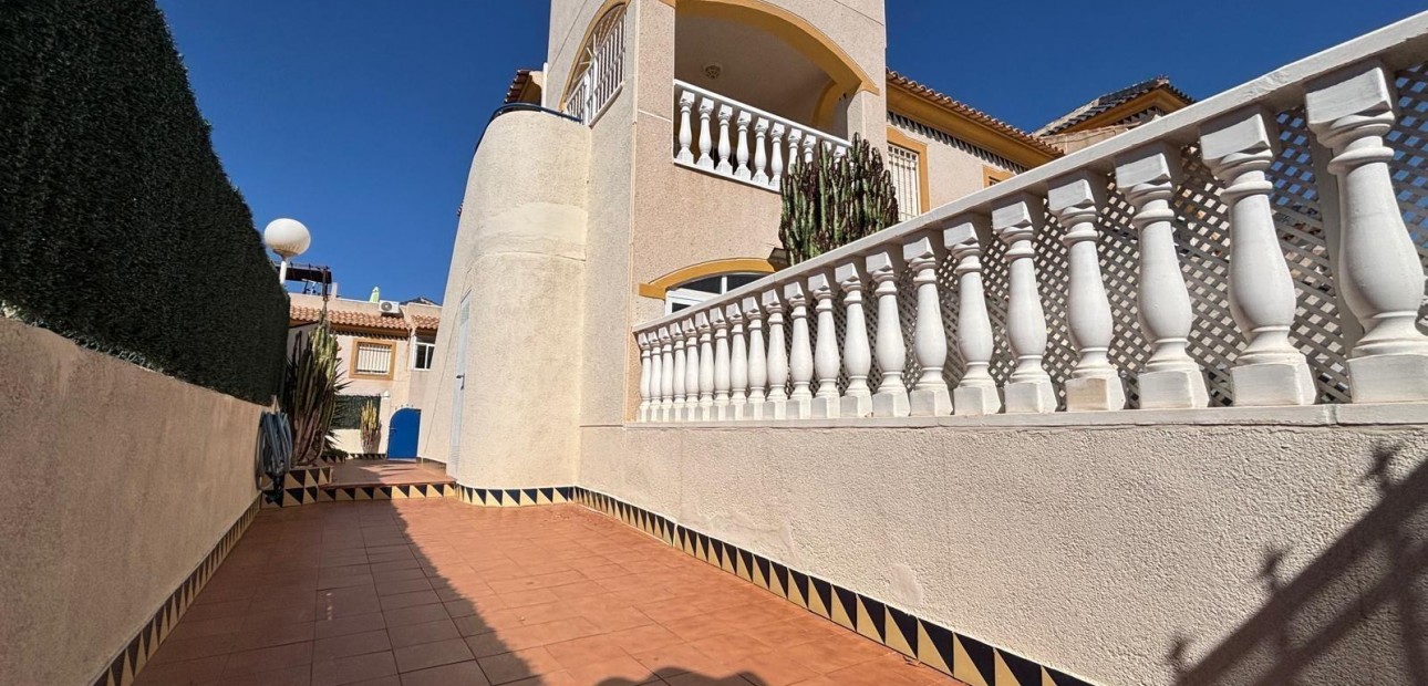 Herverkoop - Bungalow -
Torrevieja - Paseo maritimo