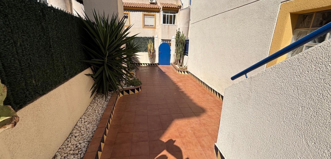 Herverkoop - Bungalow -
Torrevieja - Paseo maritimo