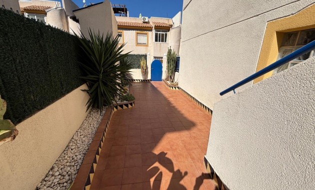 Herverkoop - Bungalow -
Torrevieja - Paseo maritimo