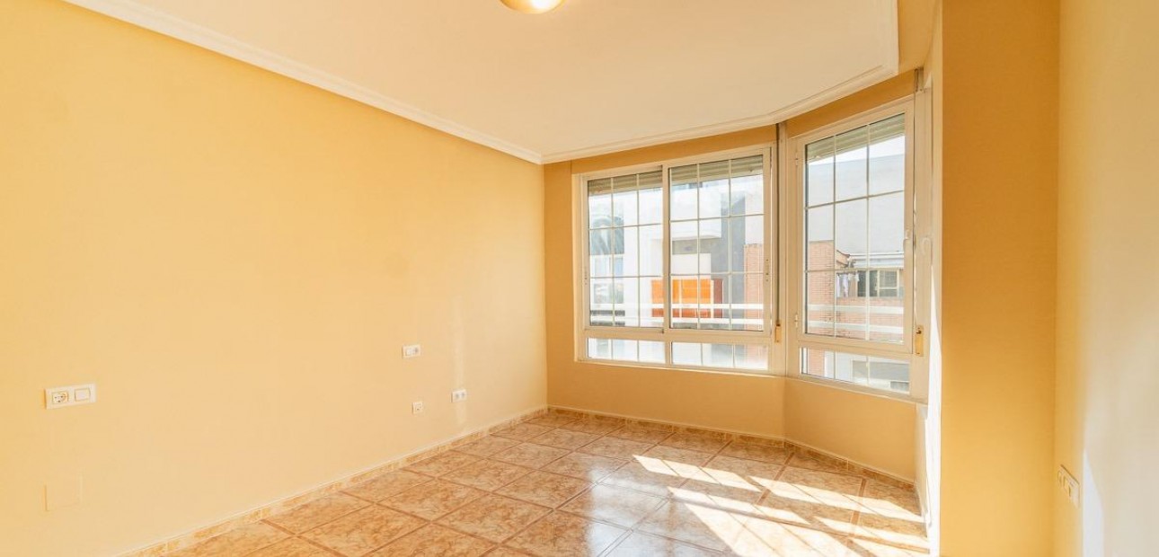 Venta - Apartamento / piso -
Torrevieja - Centro