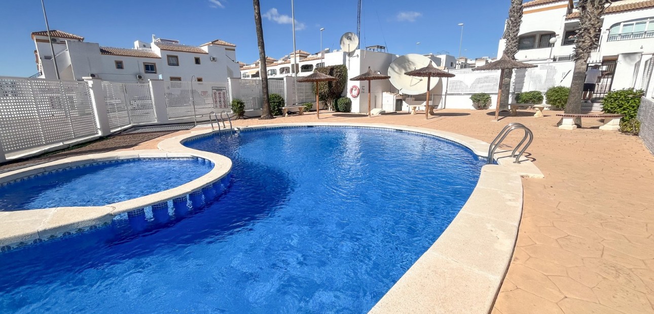 Herverkoop - Appartement / flat -
Los Montesinos - Entre Naranjos / Vistabella Golf