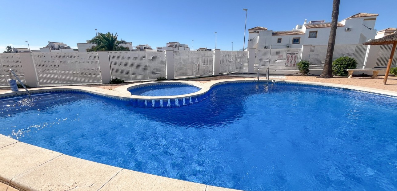 Herverkoop - Appartement / flat -
Los Montesinos - Entre Naranjos / Vistabella Golf