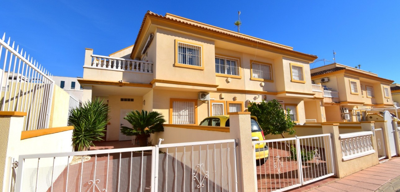 Sale - Apartment / flat -
Orihuela Costa - Playa Flamenca