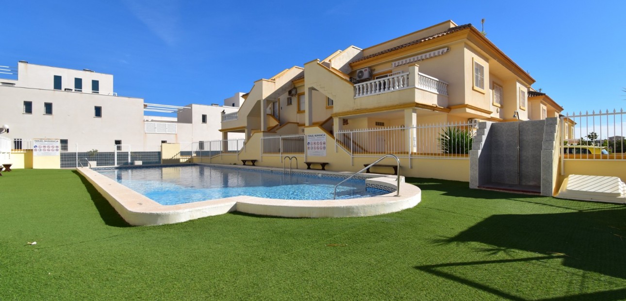 Sale - Apartment / flat -
Orihuela Costa - Playa Flamenca