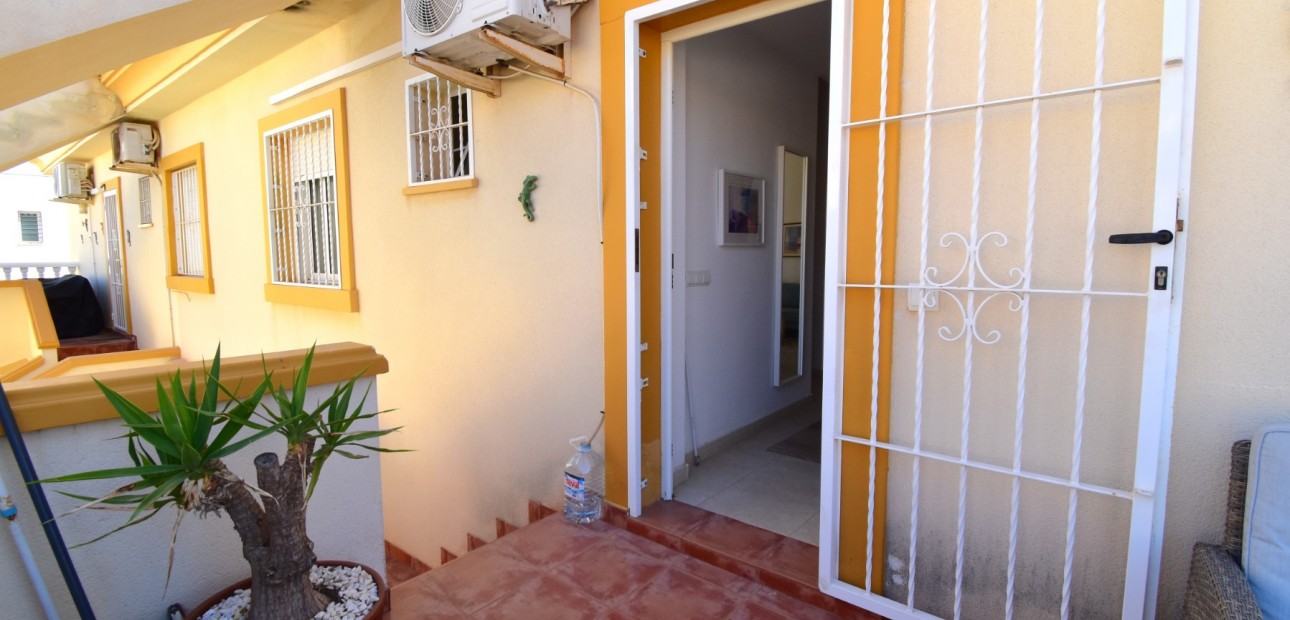 Sale - Apartment / flat -
Orihuela Costa - Playa Flamenca