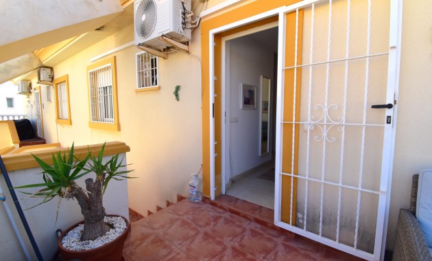 Sale - Apartment / flat -
Orihuela Costa - Playa Flamenca