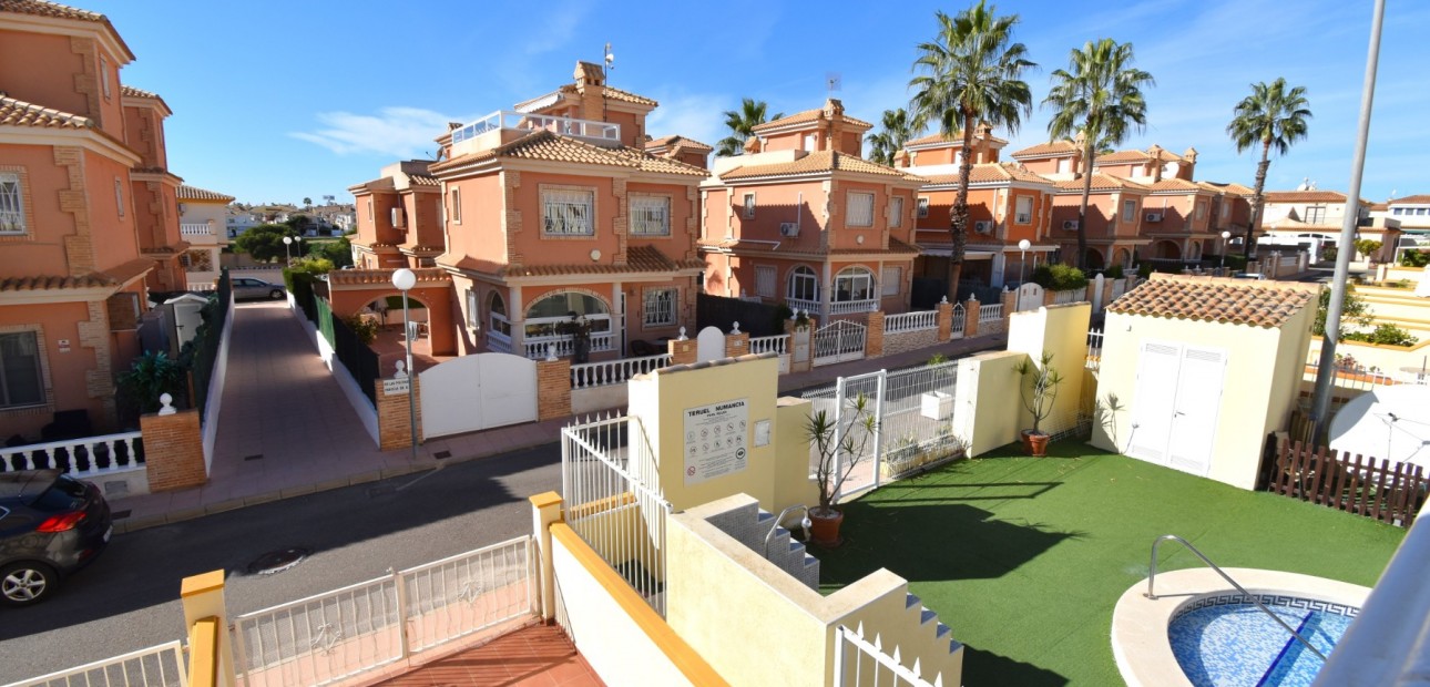 Sale - Apartment / flat -
Orihuela Costa - Playa Flamenca