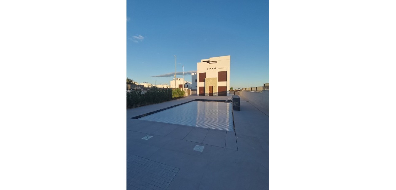 Nueva construcción  - Laguna Azul Villa -
Los Montesinos - La herrada
